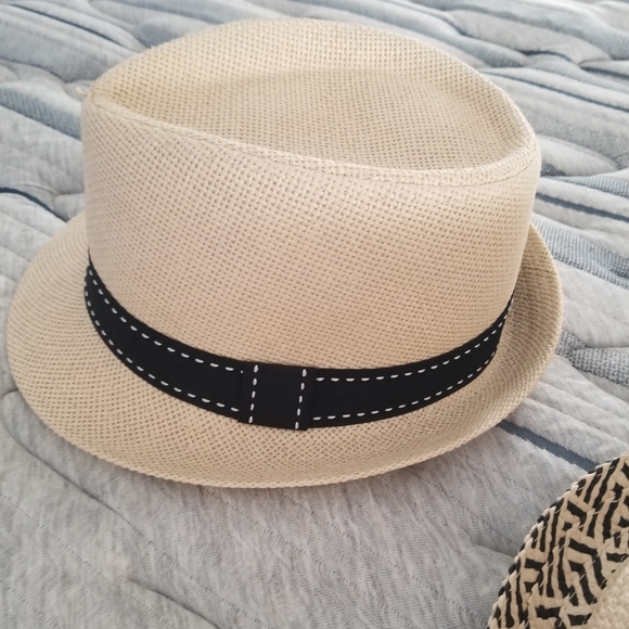 Straw hats - Picture 3 of 5